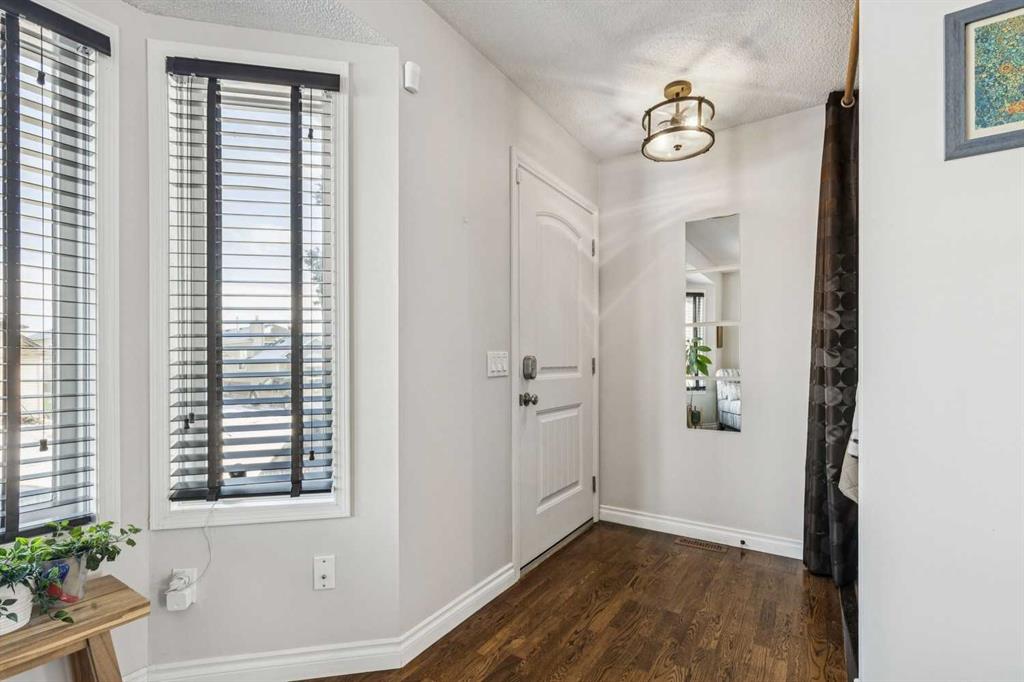 Picture for 22 Hunterhorn Crescent NE