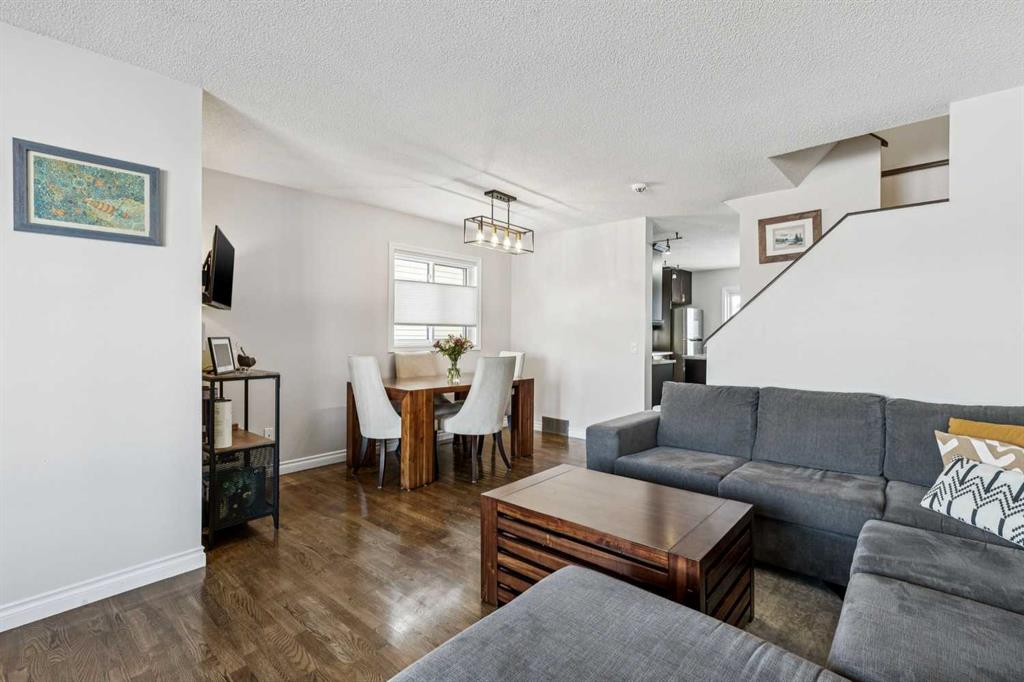 Picture for 22 Hunterhorn Crescent NE