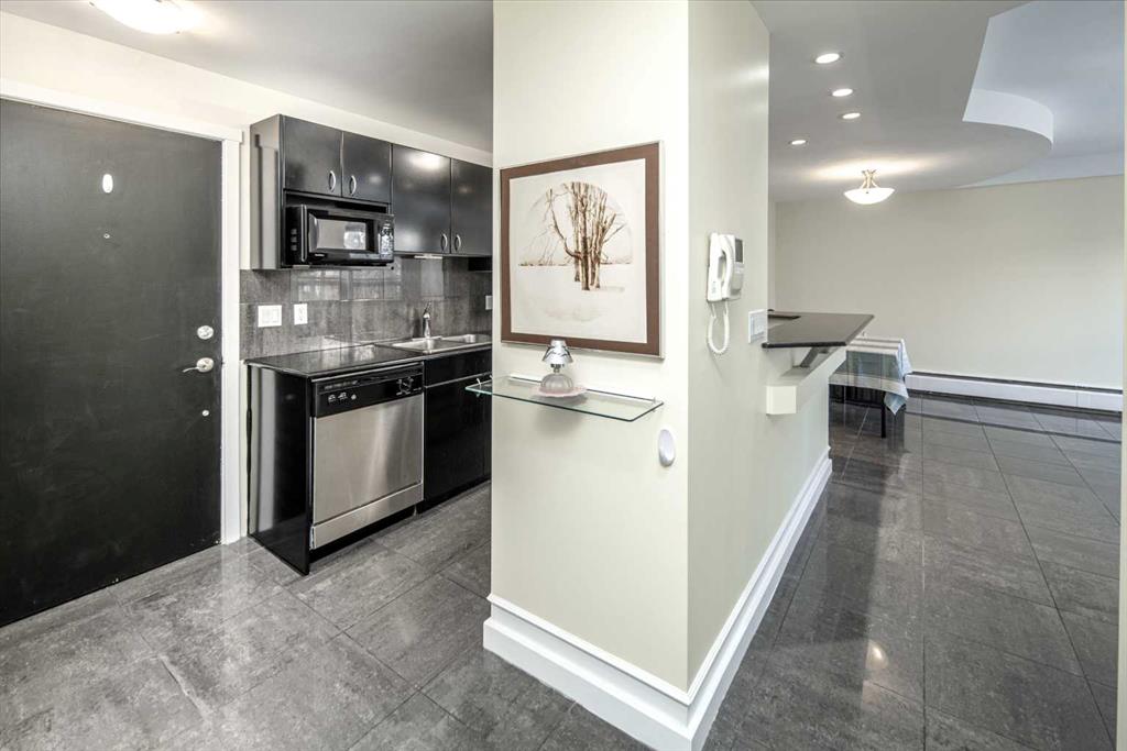 Picture for 204, 706 15 Avenue SW