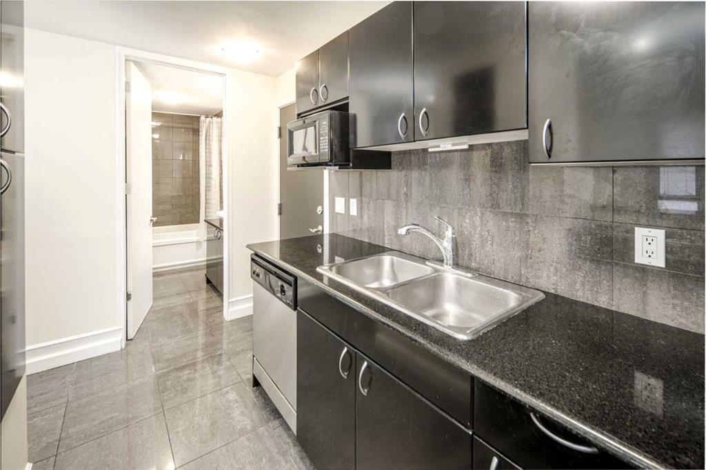 Picture for 204, 706 15 Avenue SW