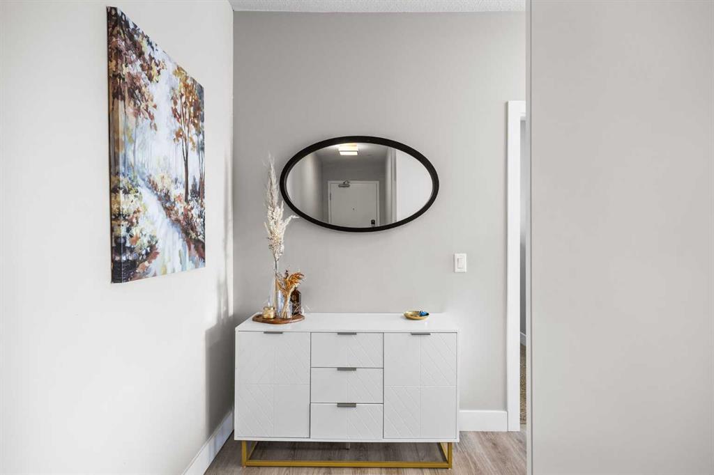 Picture for 204, 1521 26 Avenue SW