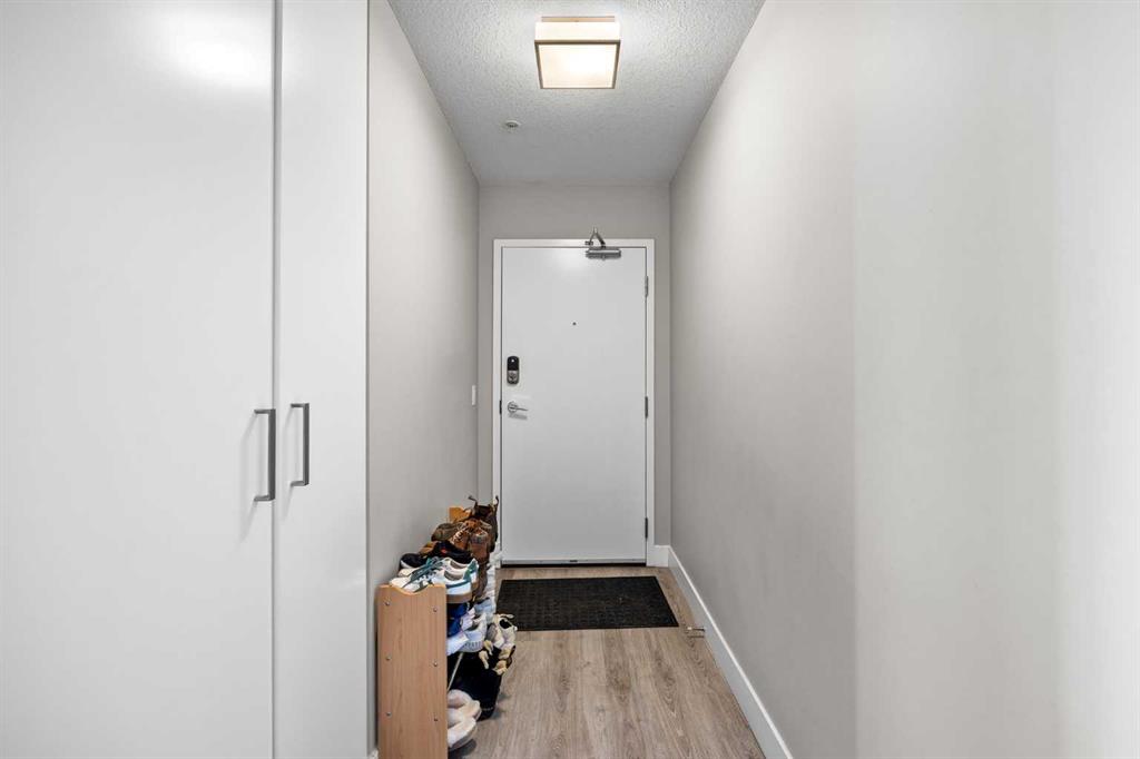 Picture for 204, 1521 26 Avenue SW