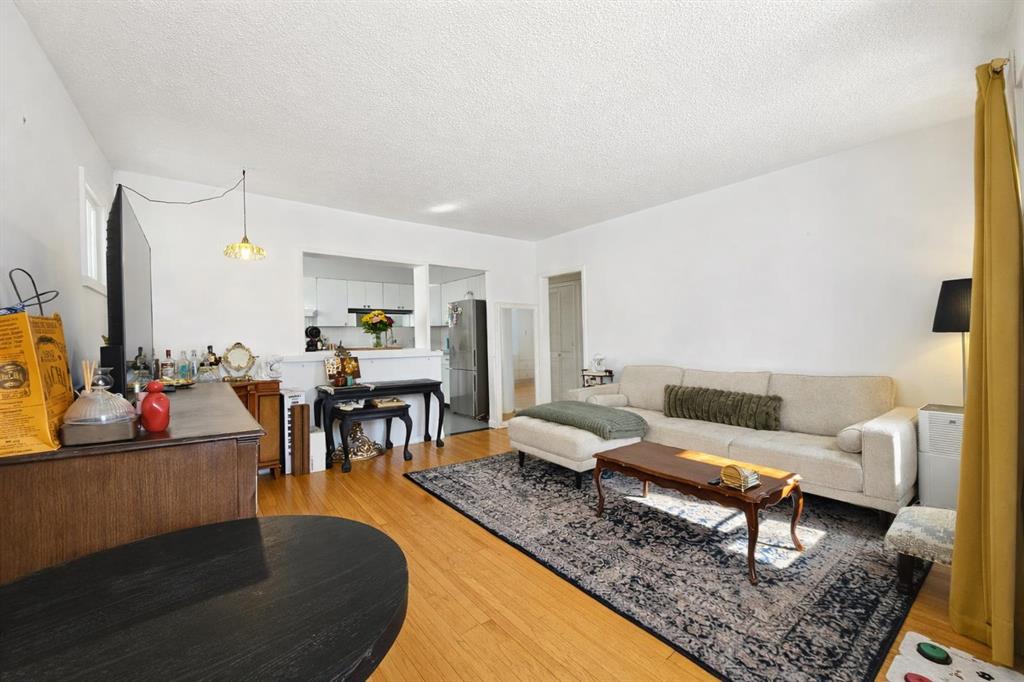 Picture for 714 17 Avenue NW