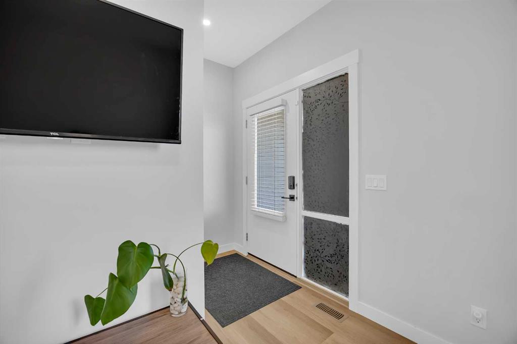 Picture for 32 Silverton Glen Green SW