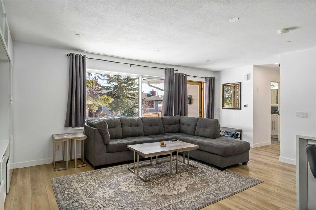 Picture for 119 Silvercreek Close NW