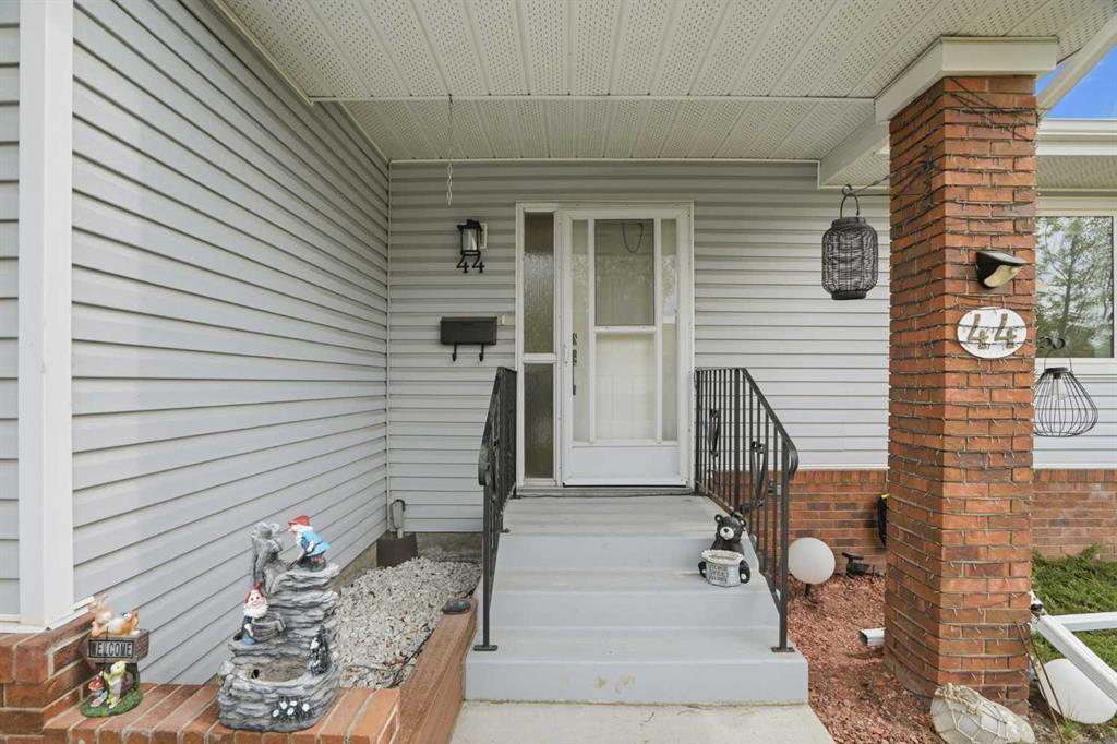 Picture for 44 Vandoos Gardens NW