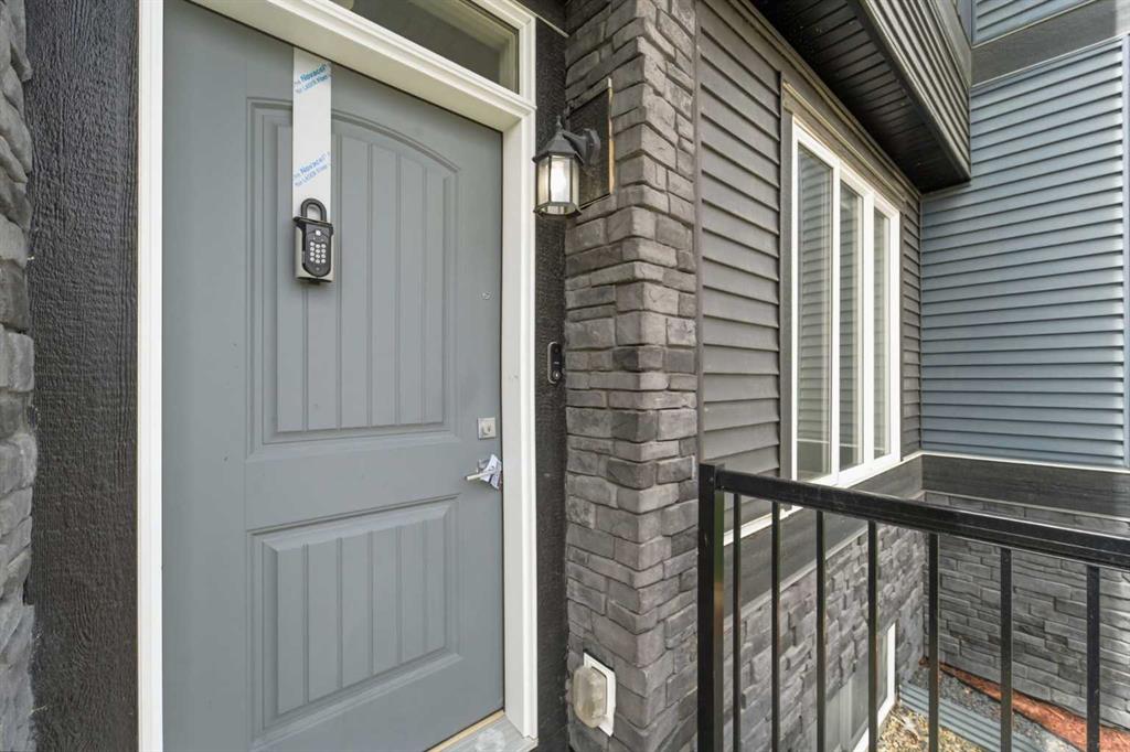 Picture for 21 Corner Glen Row NE