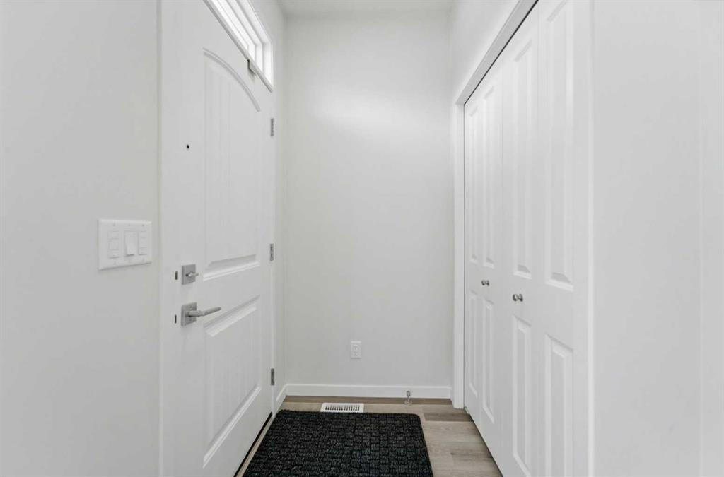 Picture for 21 Corner Glen Row NE