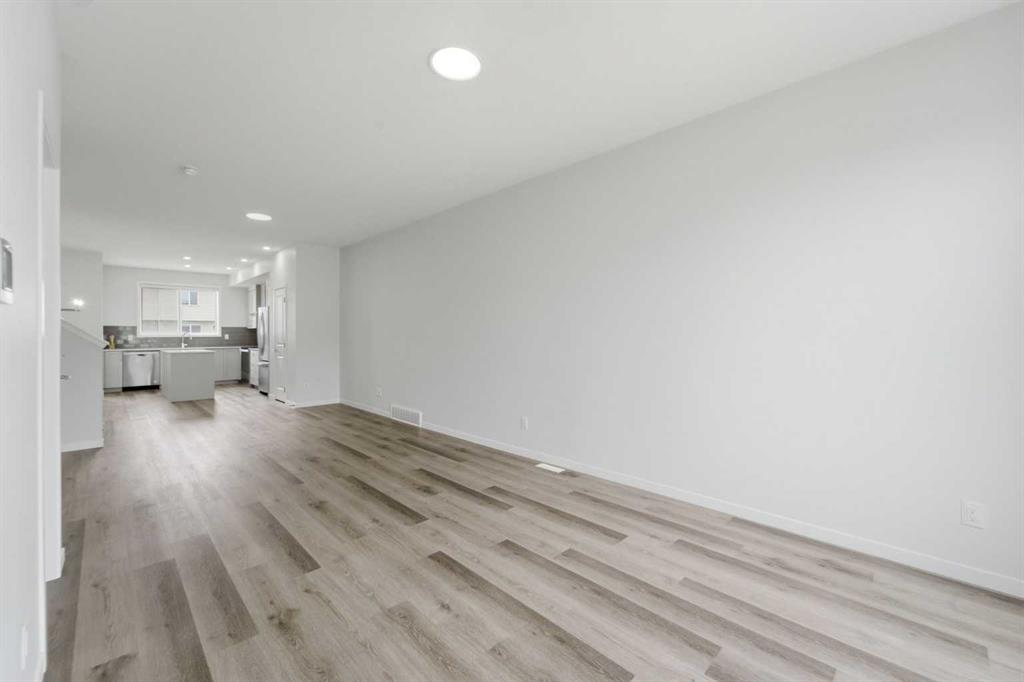 Picture for 21 Corner Glen Row NE