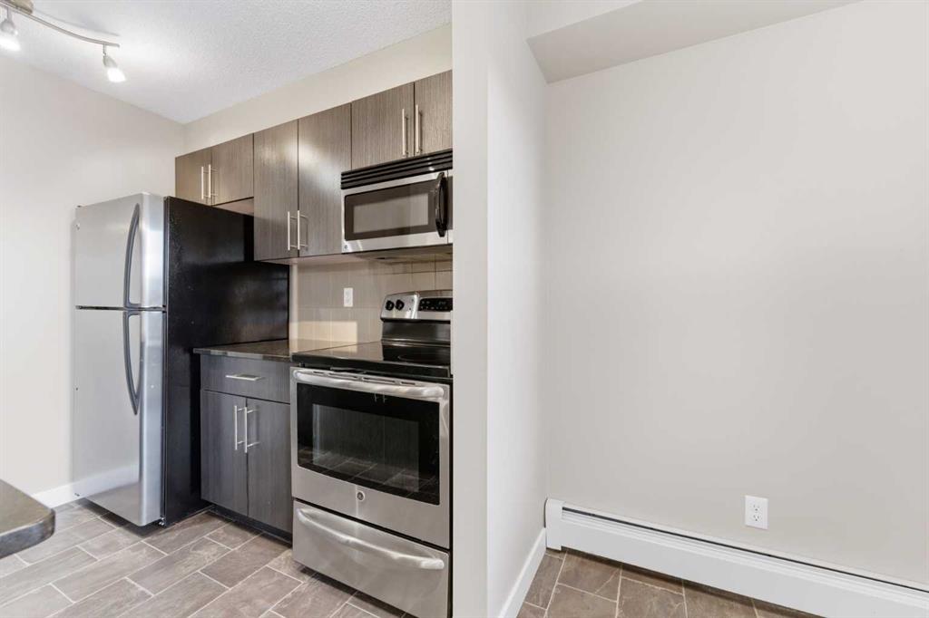 Picture for 2302, 625 Glenbow Drive 