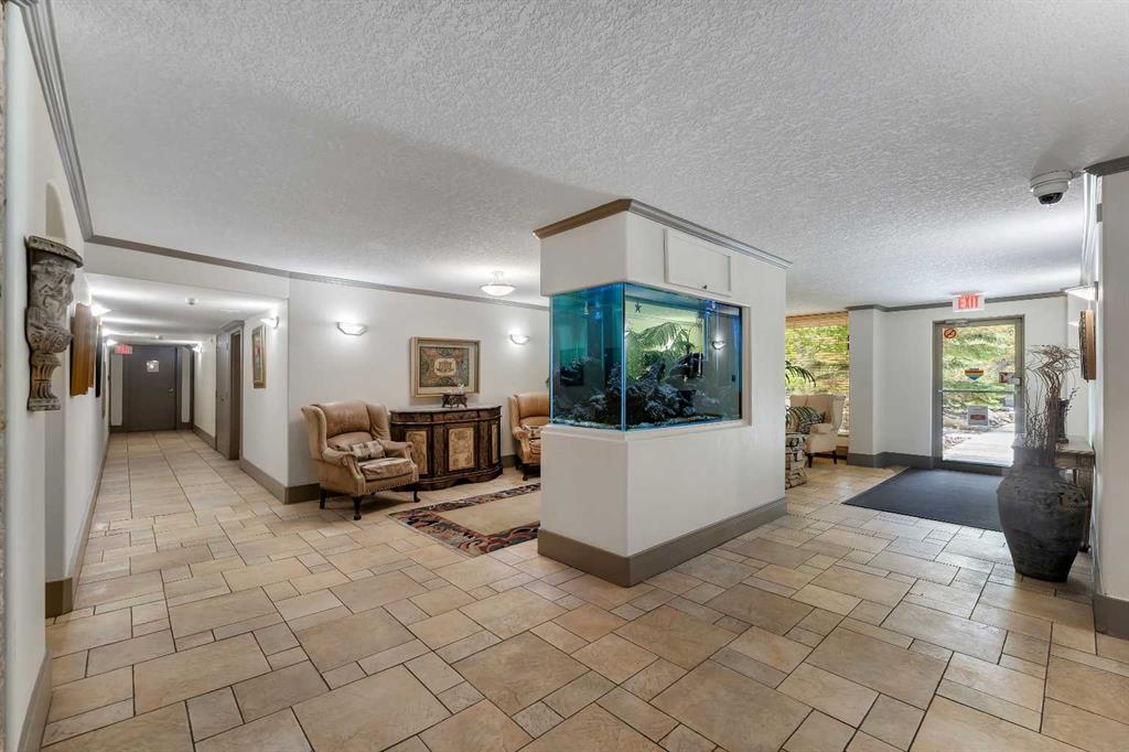 Picture for 902, 4555 Varsity Lane NW