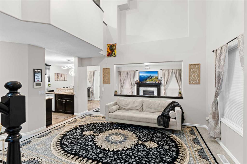 Picture for 67 Anaheim Crescent NE