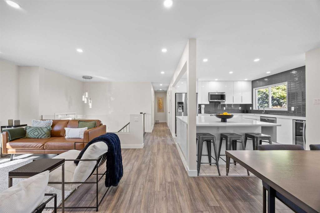 Picture for 827 Canaveral Crescent SW