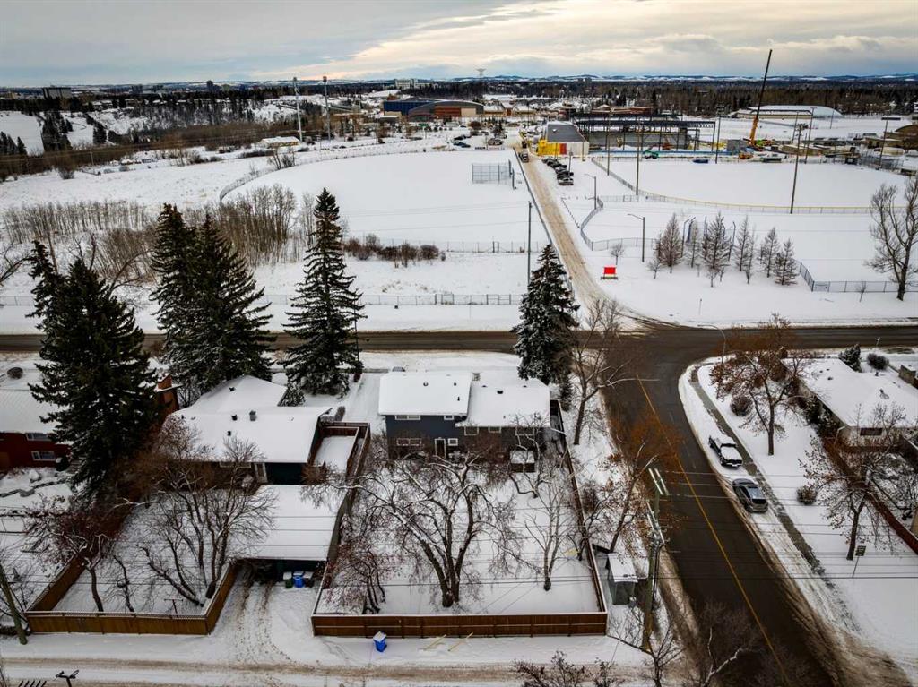 Picture for 1636 50 Avenue SW