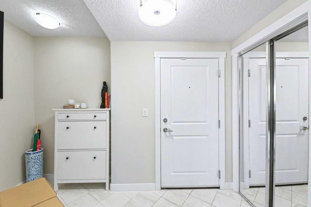 Picture for 807, 32 Varsity Estates Circle NW