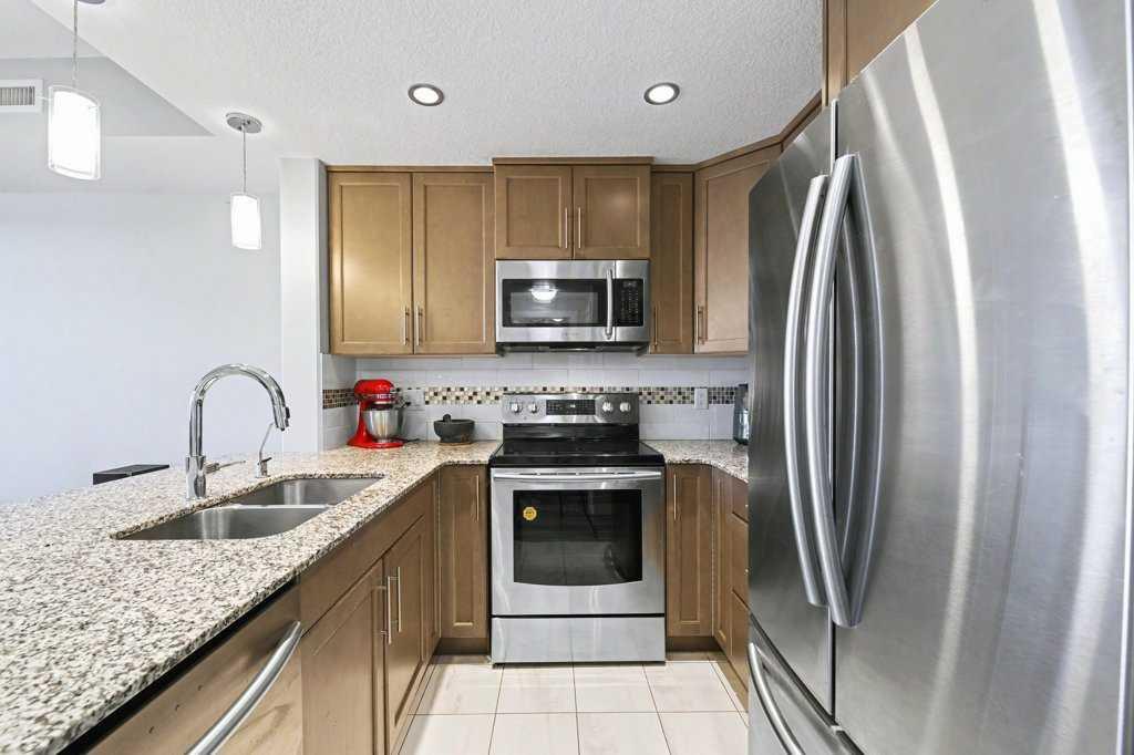 Picture for 807, 32 Varsity Estates Circle NW