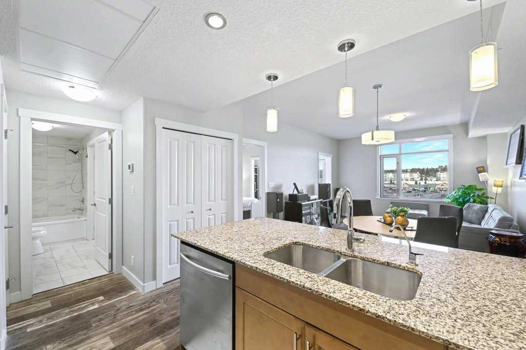 Picture for 807, 32 Varsity Estates Circle NW