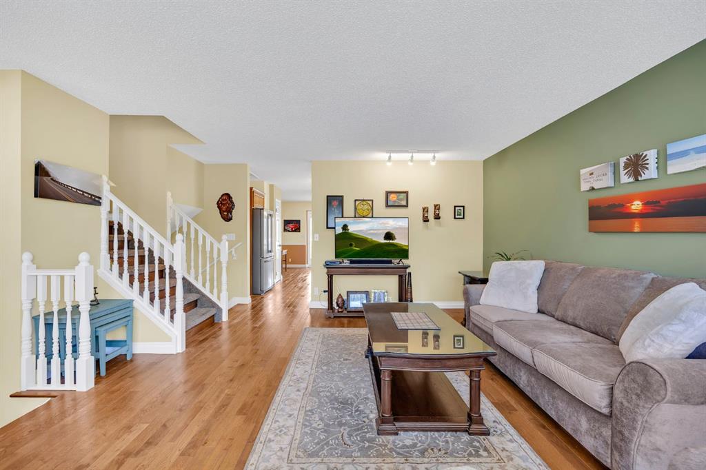 Picture for 32 Rideau Close SW