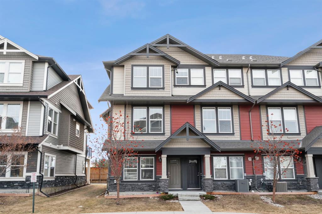 Picture for 2001, 280 Williamstown Close NW