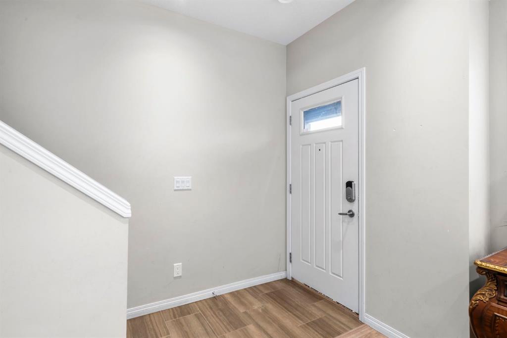 Picture for 2001, 280 Williamstown Close NW