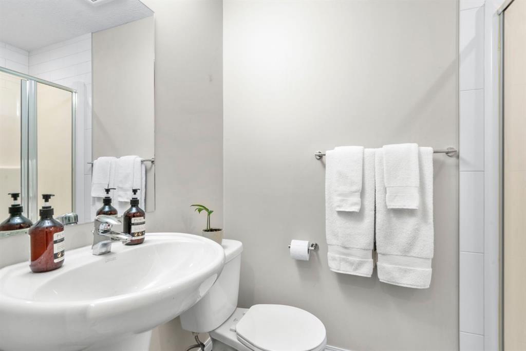 Picture for 2001, 280 Williamstown Close NW