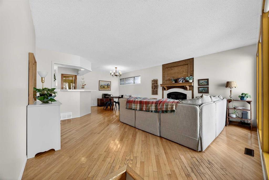 Picture for 100 Strathcona Close SW