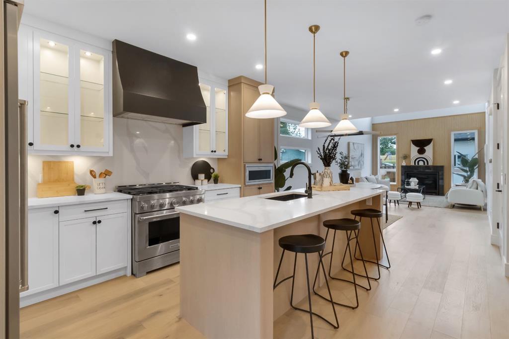 Picture for 2118 Victoria Crescent NW