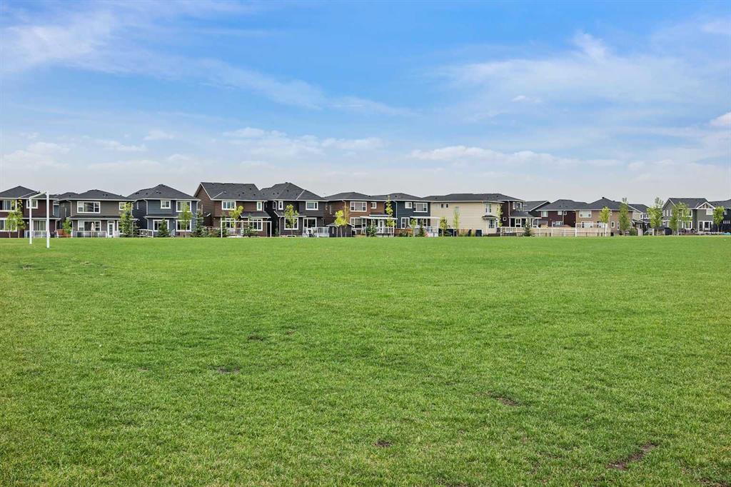 Picture for 203, 28 Red Embers Plaza NE