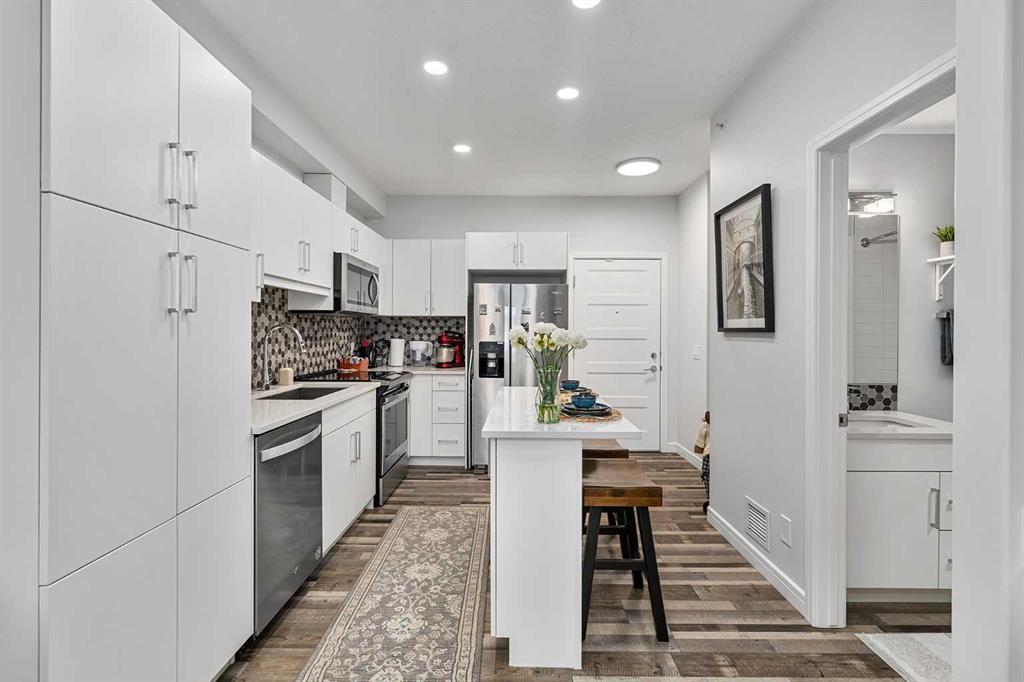 Picture for 2410, 80 Greenbriar Place NW