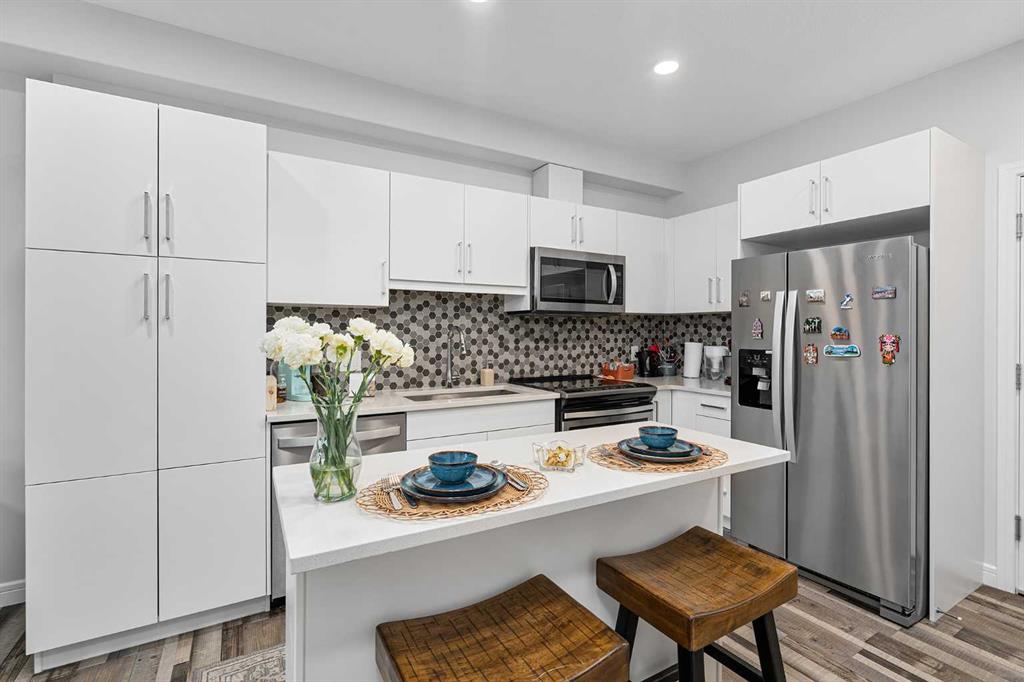 Picture for 2410, 80 Greenbriar Place NW