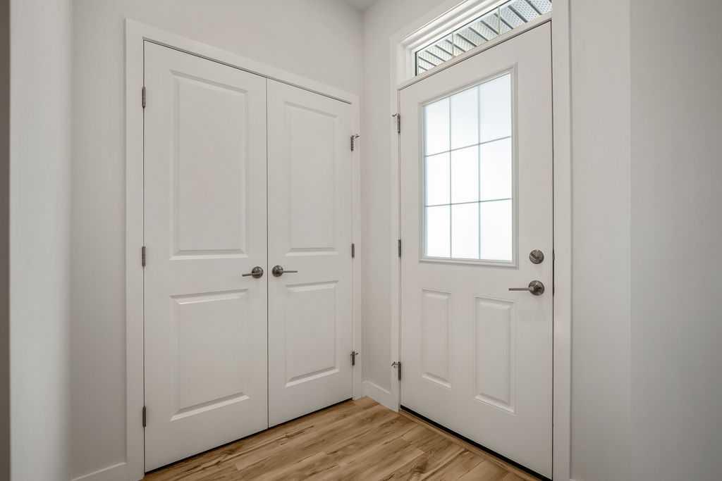 Picture for 639 Kingsmere Way SE