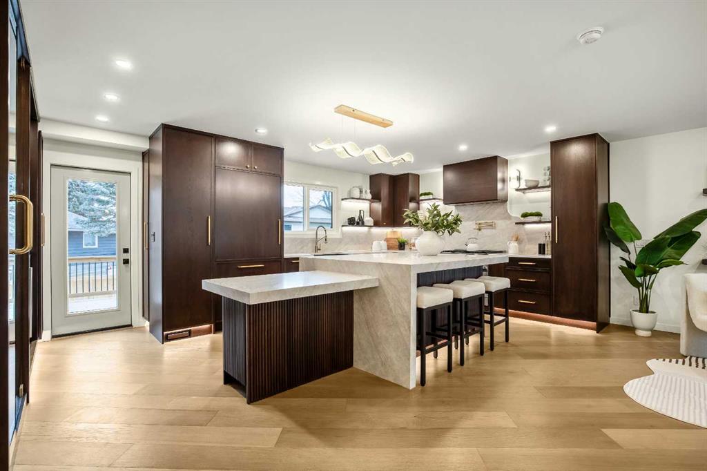 Picture for 216 Oakridge Place SW