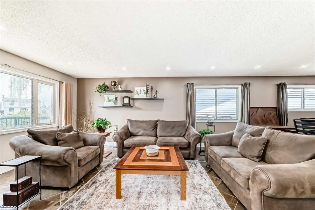 Picture for 11 Huntstrom Place NE