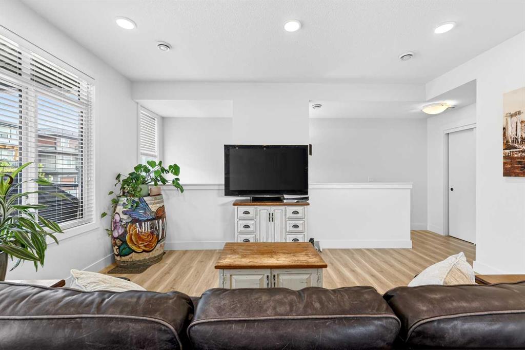 Picture for 33, 230 Seton Passage SE