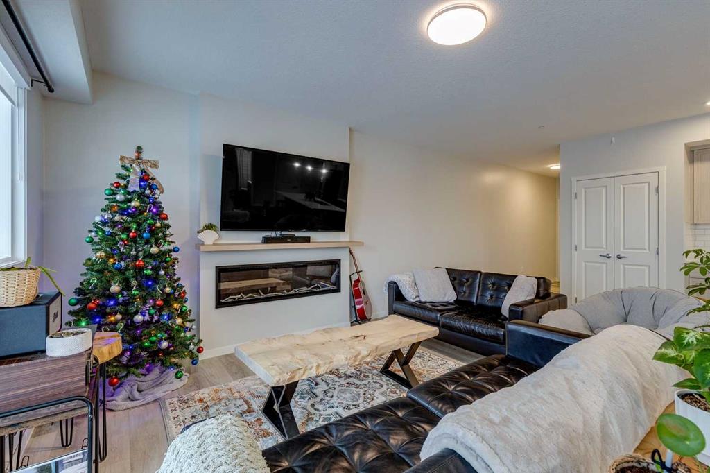 Picture for 3204, 33 Carringham Gate NW