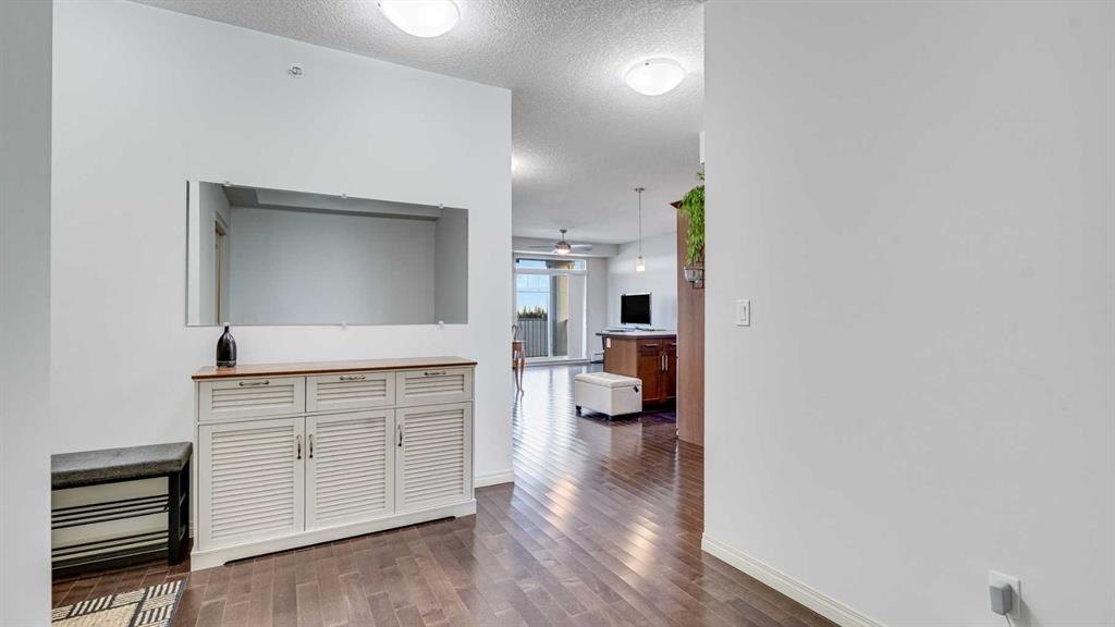 Picture for 412, 304 Cranberry Park SE