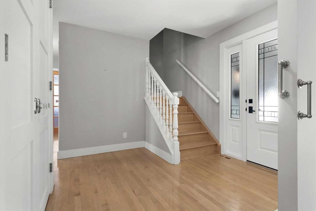 Picture for 15 Oakmount Place SW