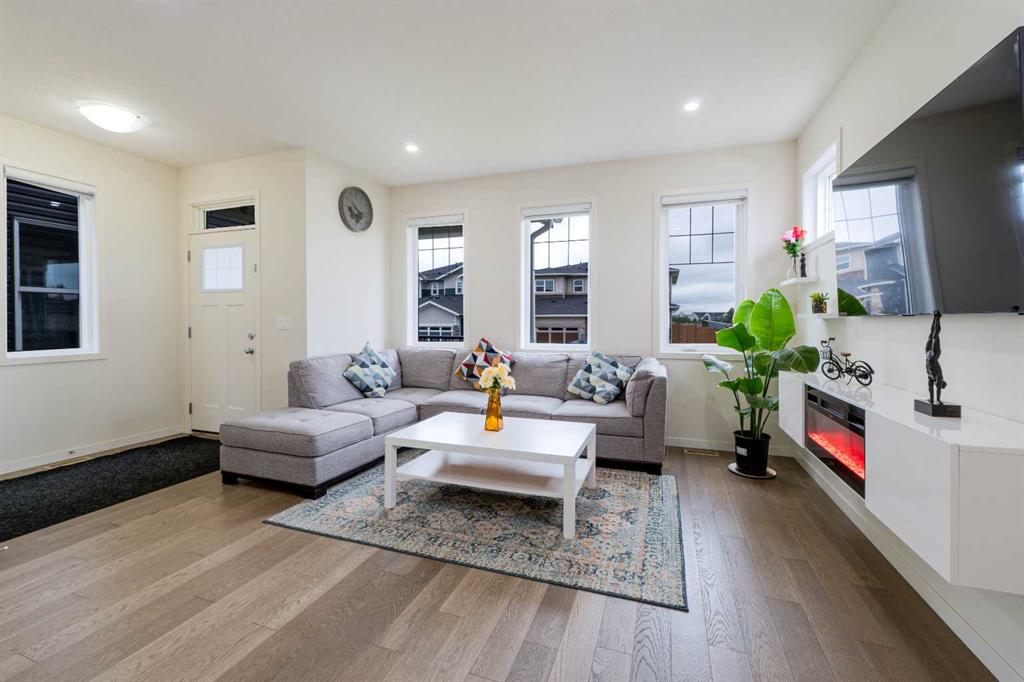 Picture for 117 Midtown Close SW