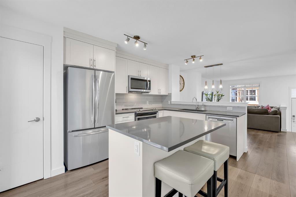 Picture for 623 Cranbrook Walk SE