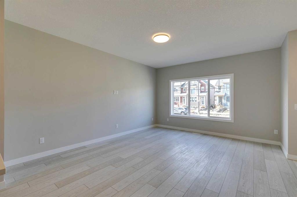 Picture for 642 Rangeview Street SE