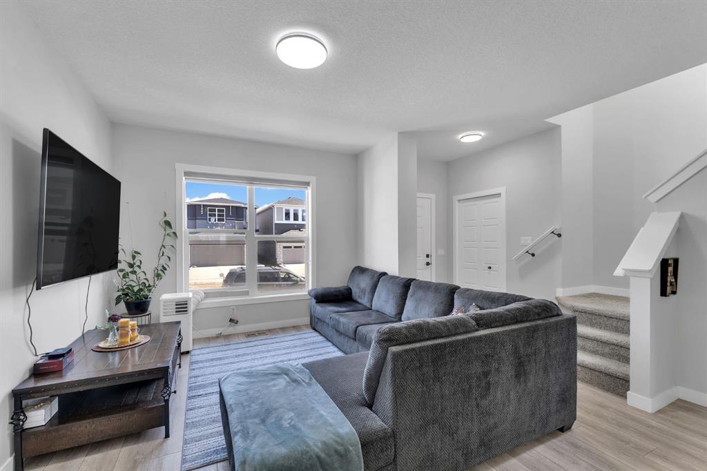 Picture for 67 Corner Glen Gardens NE