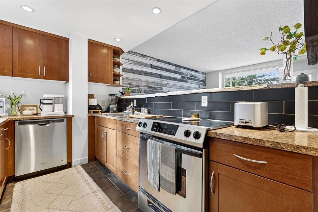 Picture for 401, 3316 Rideau Place SW