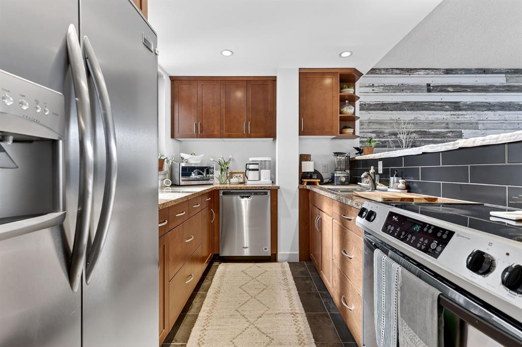 Picture for 401, 3316 Rideau Place SW