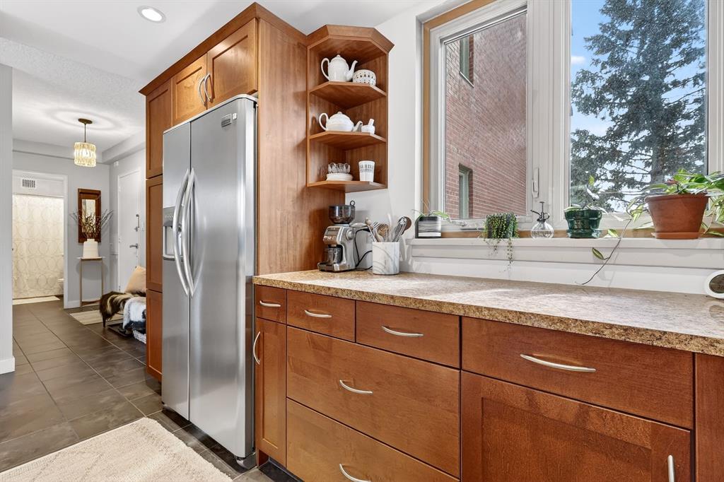 Picture for 401, 3316 Rideau Place SW