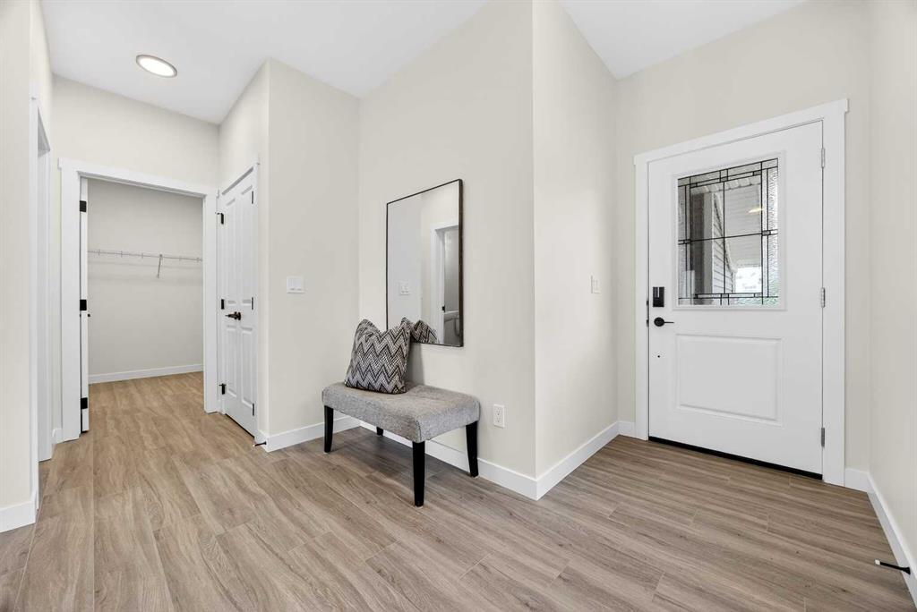 Picture for 1086 Bayview Crescent SW