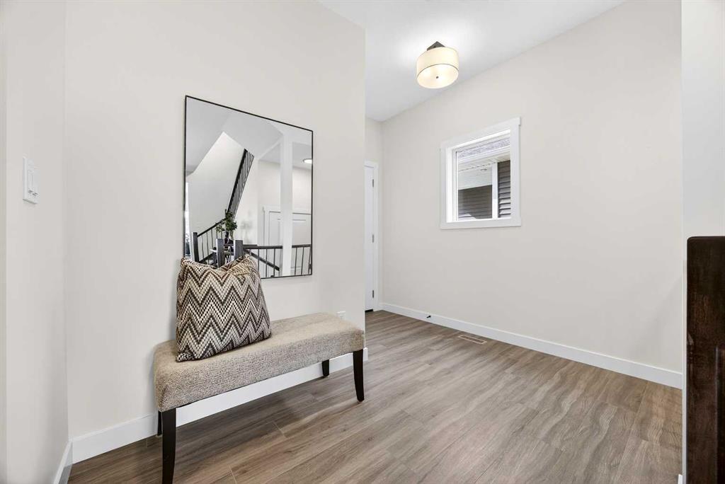 Picture for 1086 Bayview Crescent SW