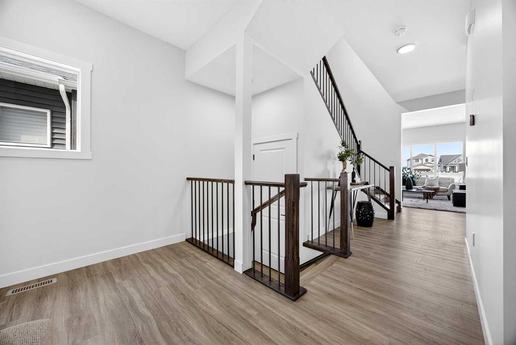 Picture for 1086 Bayview Crescent SW