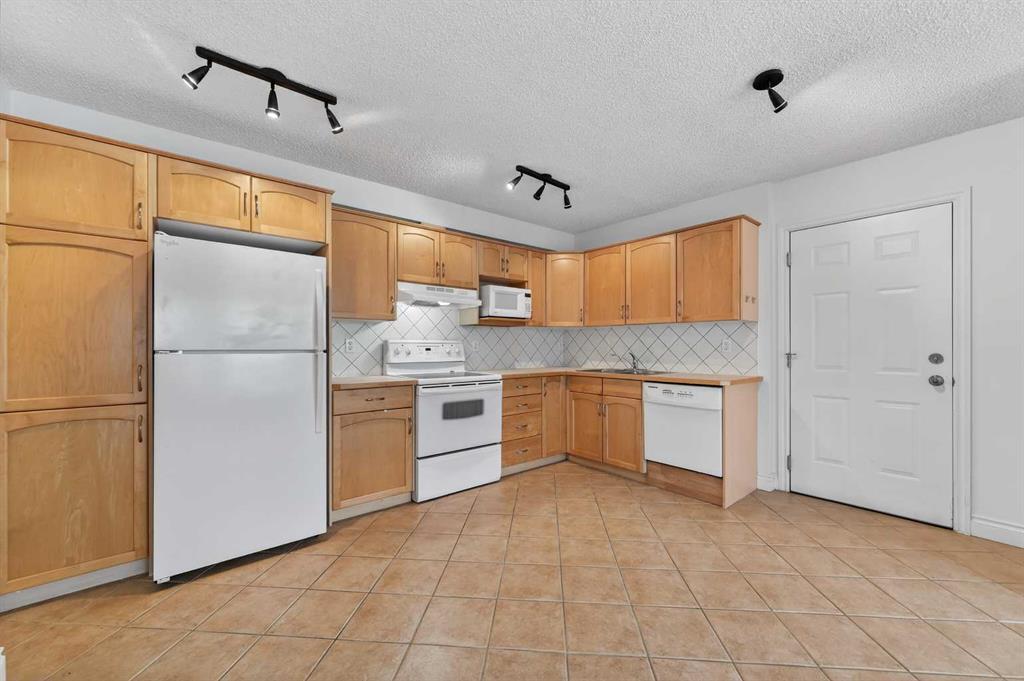 Picture for 10, 1815 26 Avenue SW