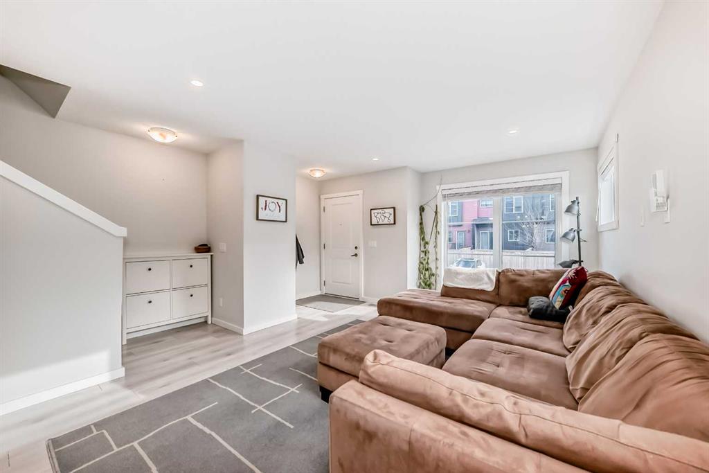 Picture for 128, 31 Red Embers Parade NE