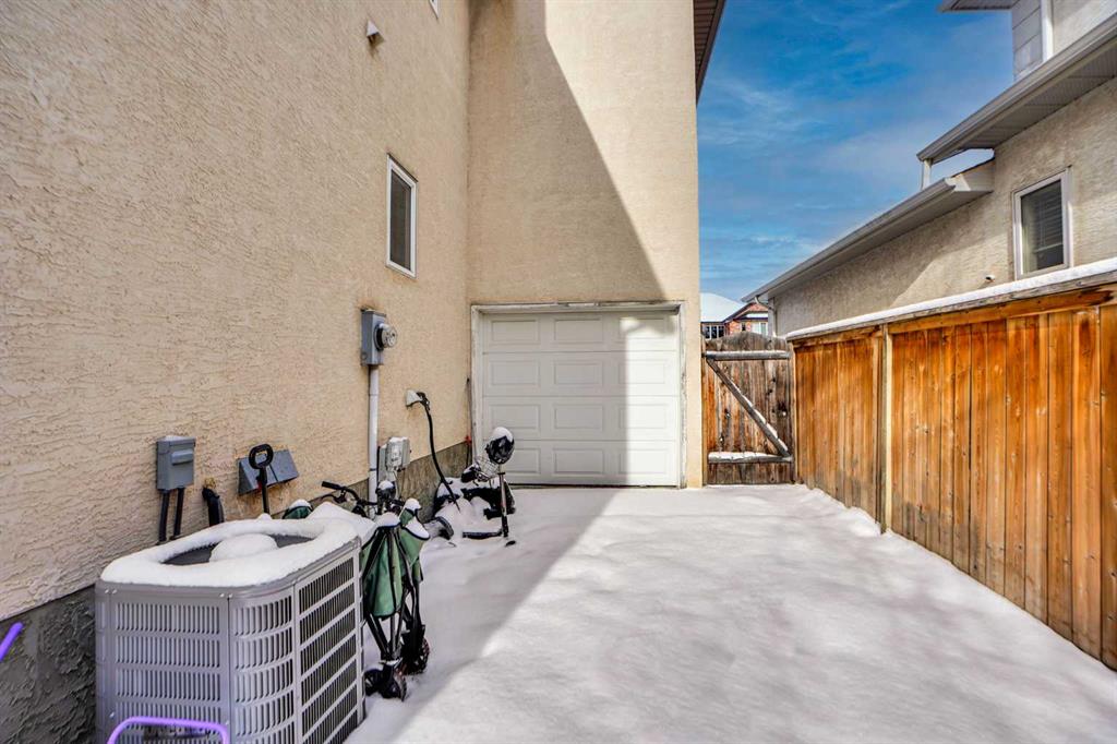Picture for 6 Strathridge Way SW
